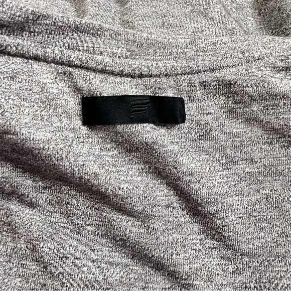 Fabletics The Front Row Tee Size XL Heathered Gray Grey Short Sleeve Comfy - Picture 7 of 9